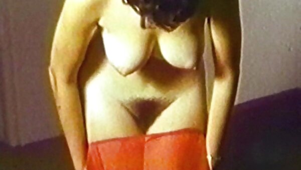 மசாஜ் பார்லரில் தனது ஒல்லியான கூந்தல் கொண்ட குஞ்சுகளை கடுமையாக உண்ணும் செக்ஸ் ஹங்கிரி ஸ்டட் நாய்